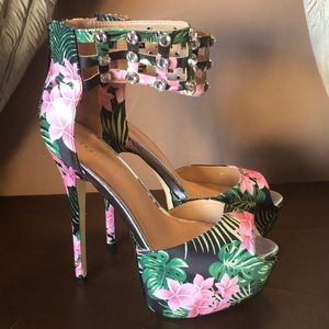 Shoe dazzle sexy palm leaf heels